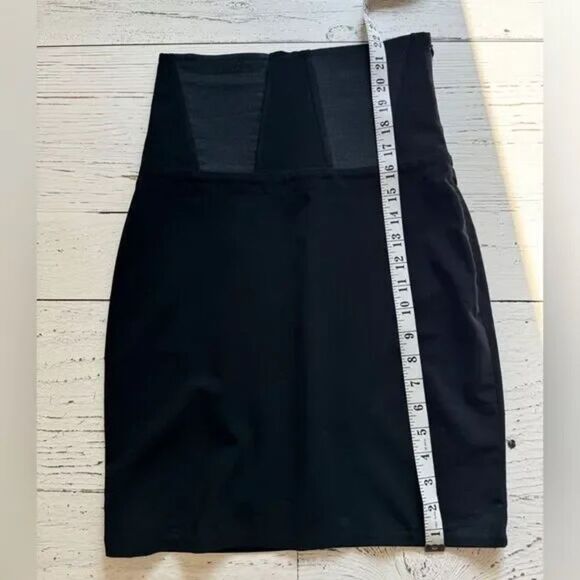 Elizabeth & James - Black high waisted skirt - Picture 6 of 6